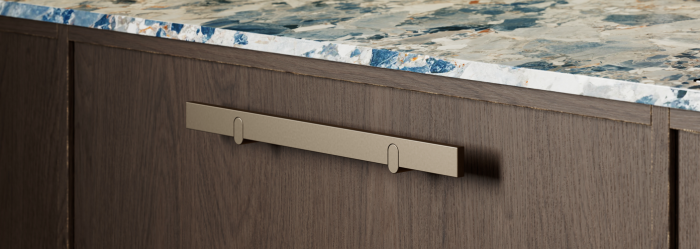 Reef handle from Furnipart, on brown dark kitchen cabinets.